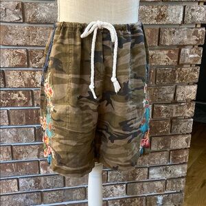 Johny Was Camouflage Shorts with Embroidered Accents-Large